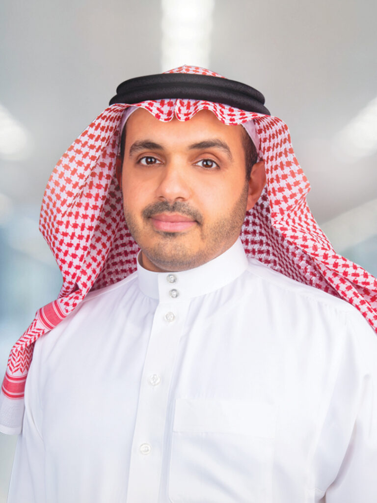 استشاري طب وجراحة العيون عمليات الشبكية والجسم الزجاجي